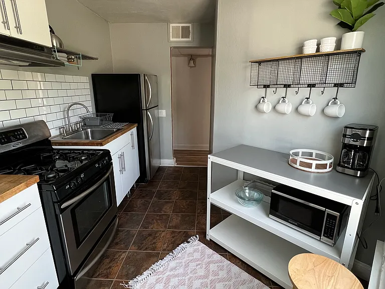 1155 Plymouth Ave S #1 — Photo 6
