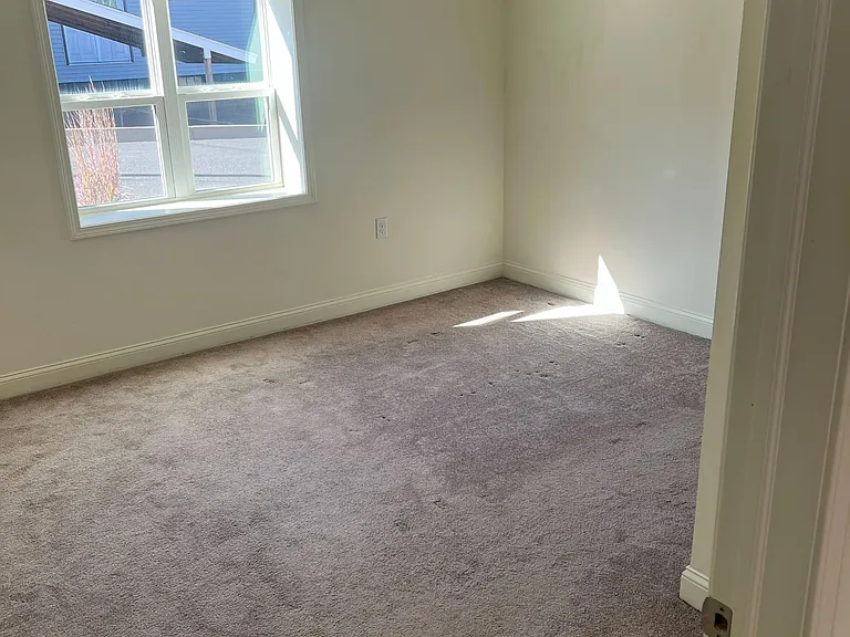 1047 Broadway — Photo 2