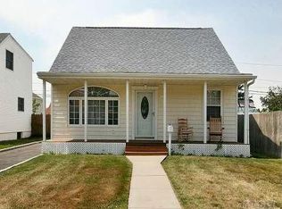 205 Venetian Blvd, Lindenhurst, NY 11757