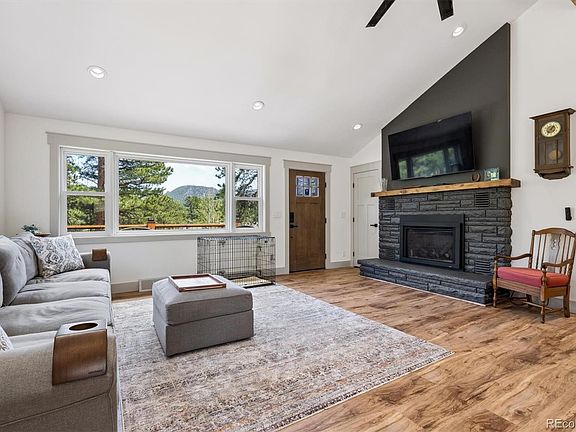4th image of 909 Village Green Lane