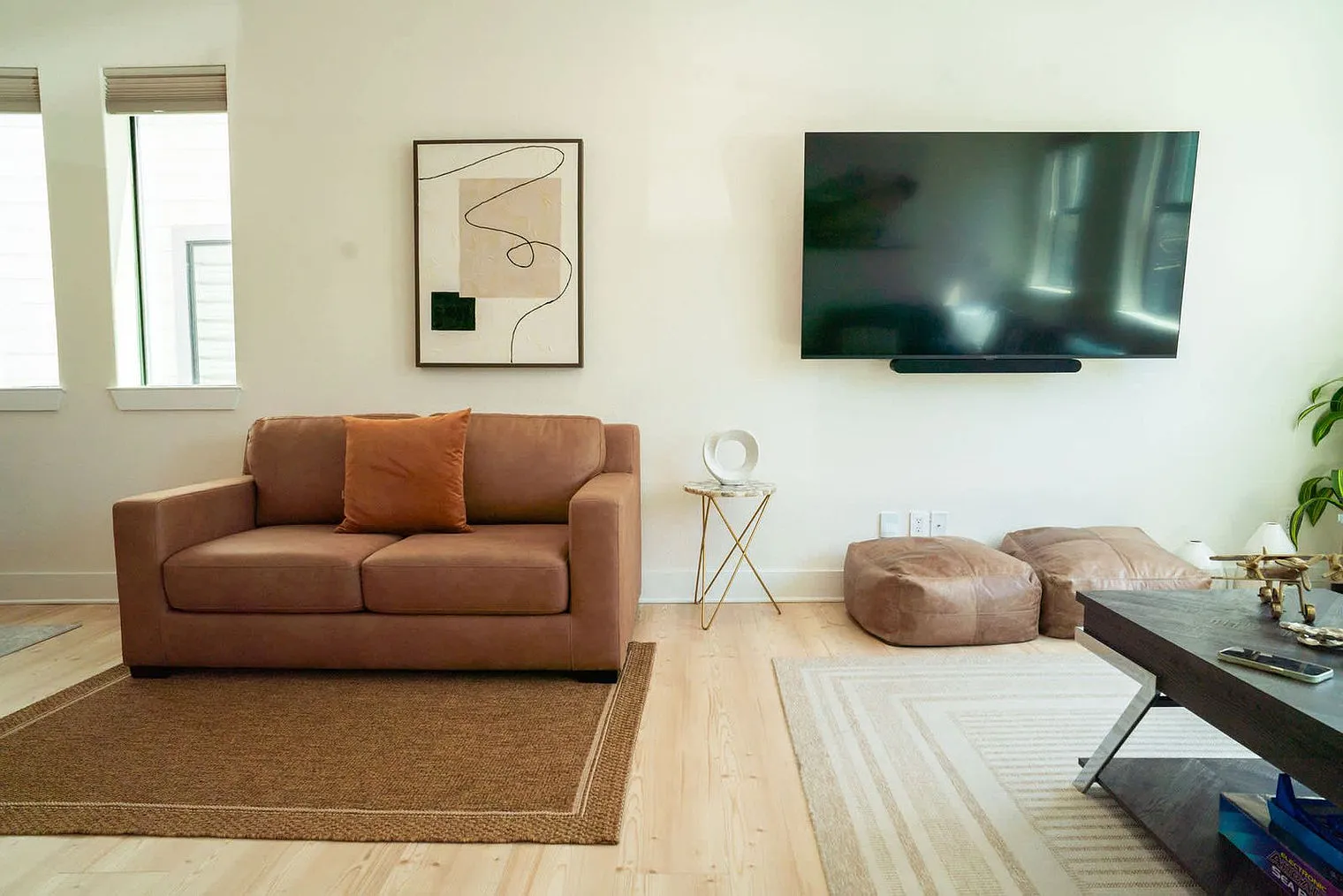 3 bed, 2.0 bath, 1614 sqft, $3,620 — Photo 3