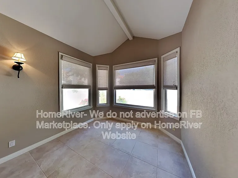 2220 Cannes Sq — Photo 18