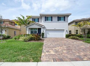 821 Palm Tree Ln, Haverhill, FL 33415