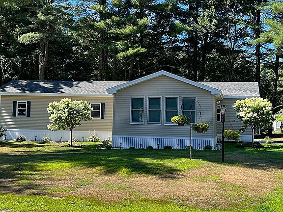 3rd image of 32 Pine Haven Dr