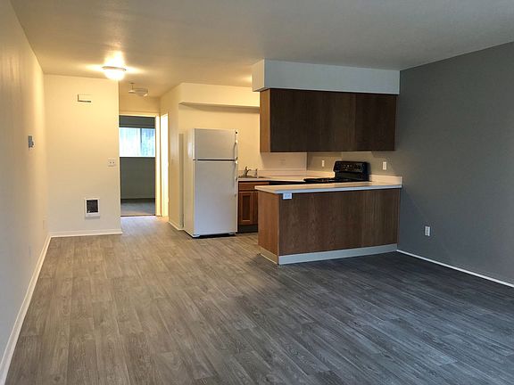 5th image of 1418 E 2nd St APT 8