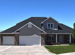 1530 Warbler Cir, Grand Island, NE 68803
