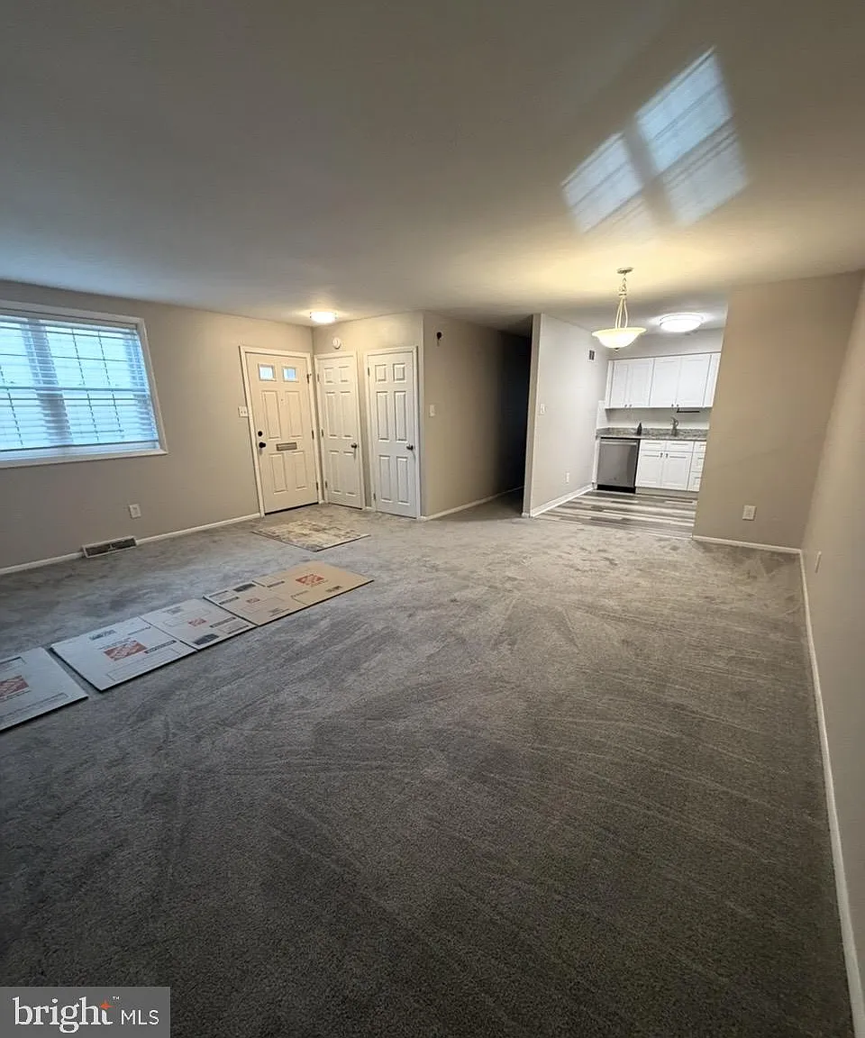 2 bed, 1.0 bath, 1020 sqft, $1,800 — Photo 2