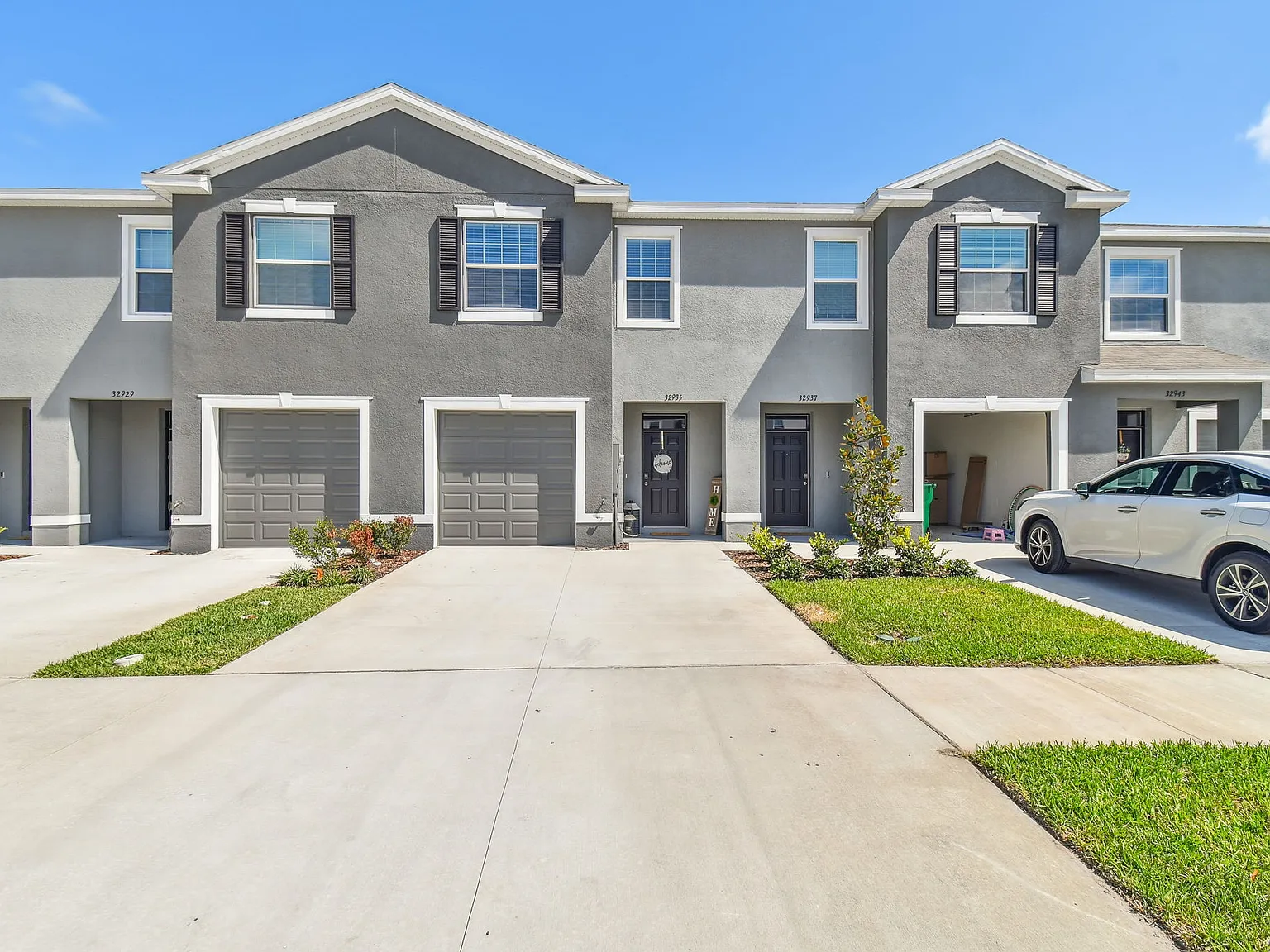 3 bed, 2.5 bath, 1673 sqft, $2,350 — Photo 3