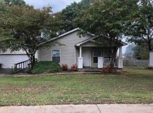 104 Grande Ln, Mabank, TX 75156