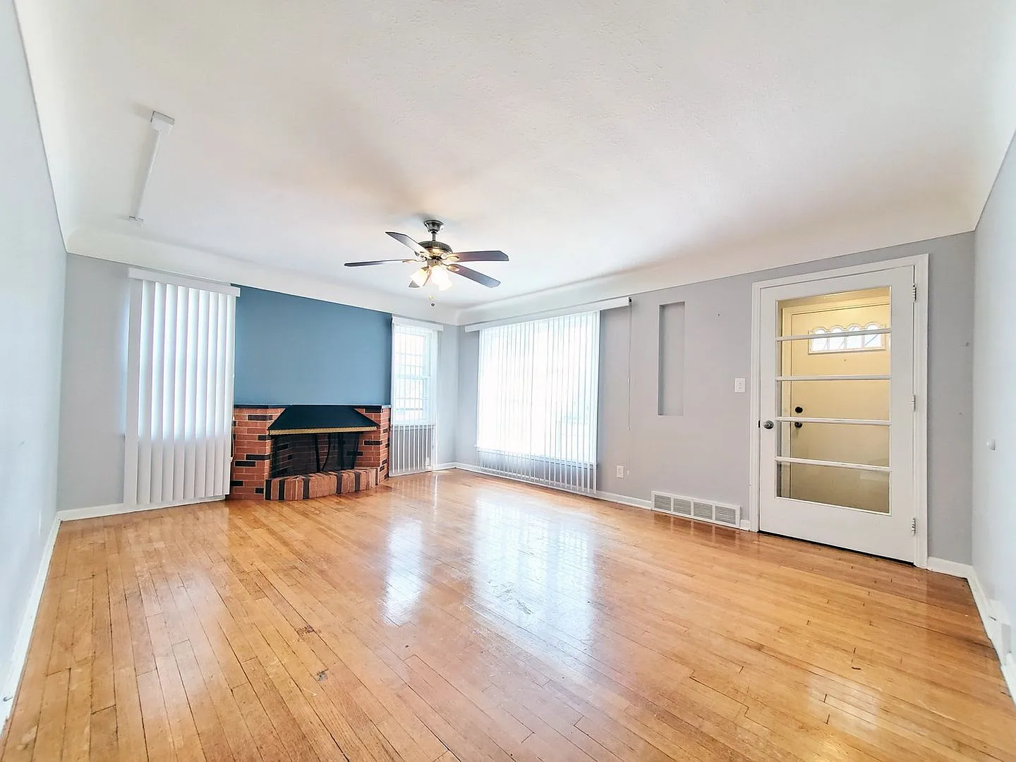 3 Bed - 1.5 Bath Cape Cod for Rent! — Photo 4