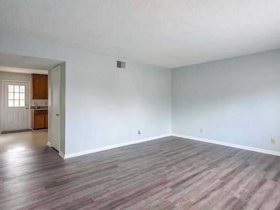 4th image of 53 Pine Creek Court Ext