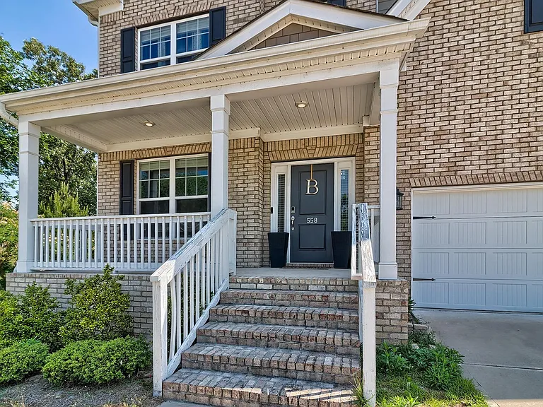 558 Mahonia Rd — Photo 3