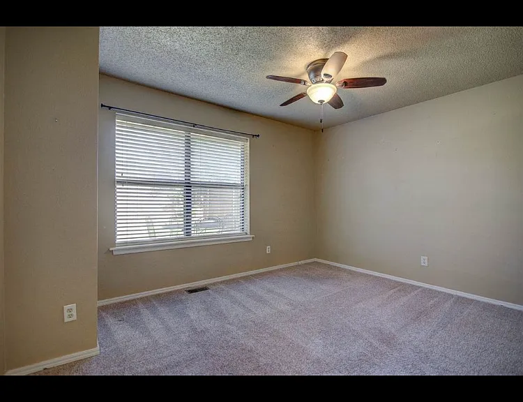 4625 N Evergreen St — Photo 8