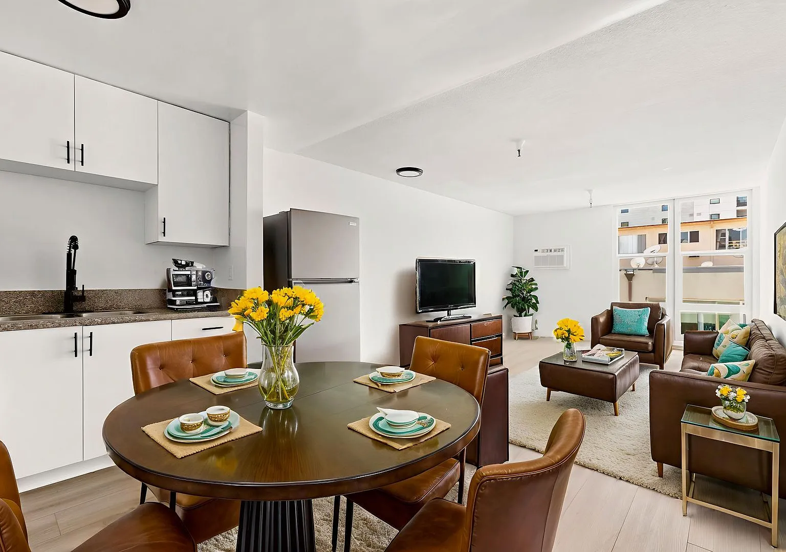 Welcome Home || Apply Now || Newly Remodeled — Photo 3