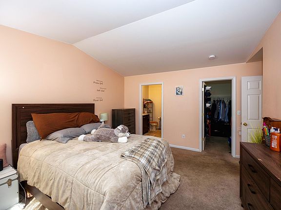 5th image of 9203 Farmingdale Ln