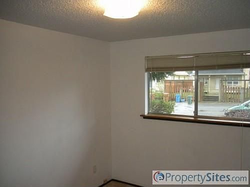 5th image of 3728 N Shirley St