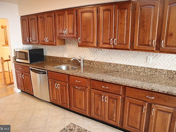 3rd image of 8615 Bradmoor Dr