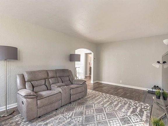 4th image of 2104 Erie Ave