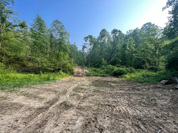 1000 Stamper Branch Rd, Campton, KY 41301