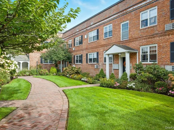 51 Lincoln Avenue #D21, Rockville Centre, NY 11570