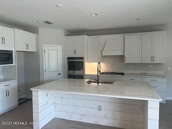 5th image of 356 BERMUDEZ Way
