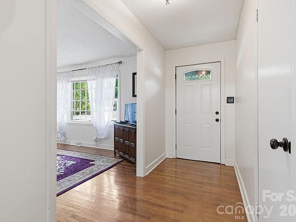 5th image of 2522 Doster Rd