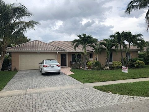 1st image of 1271 SW 13th Dr