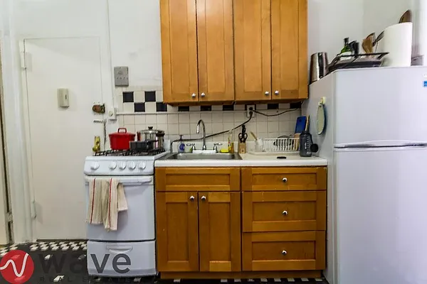 Rented by Wave Real Estate Group | media 3