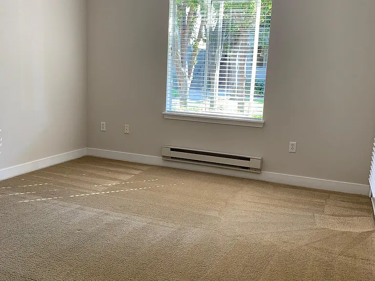 1x1/729sf: Bedroom