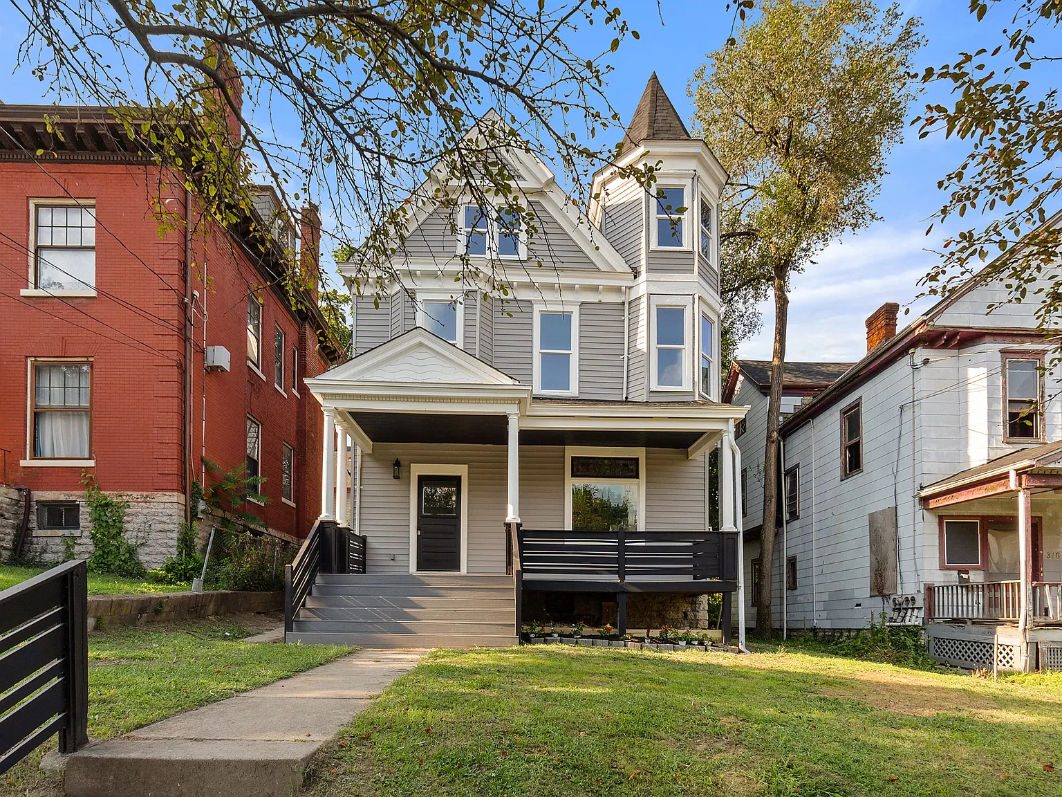 312 McGregor Ave — Photo 1