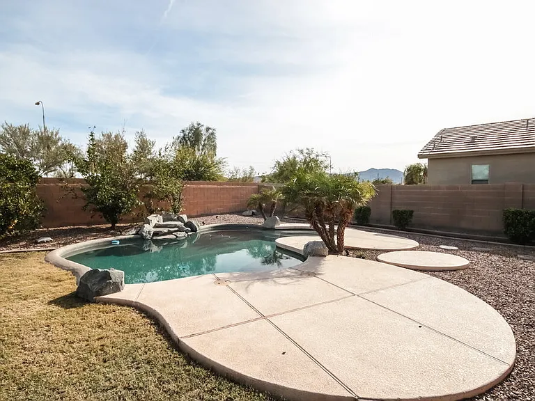 6303 S 43rd Dr — Photo 17