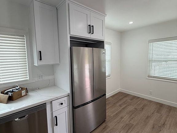5th image of 4913-15 Cahuenga Blvd #0