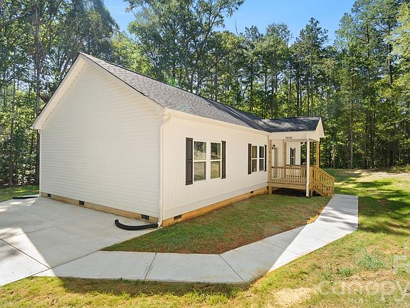3rd image of 2820 Rock Chimney Cir