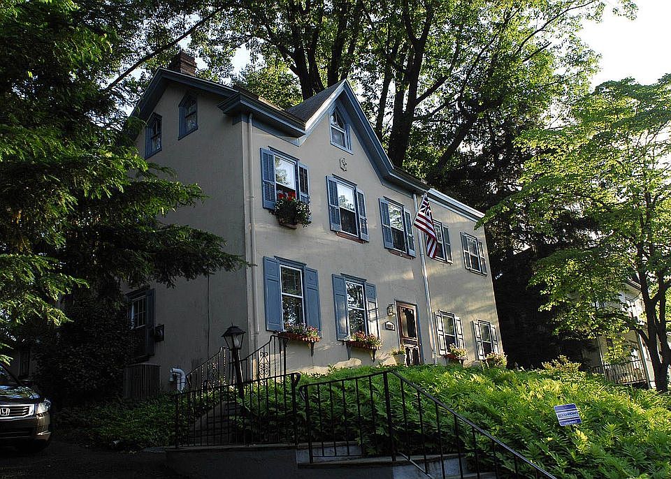 1306 Ashbourne Rd - Corner