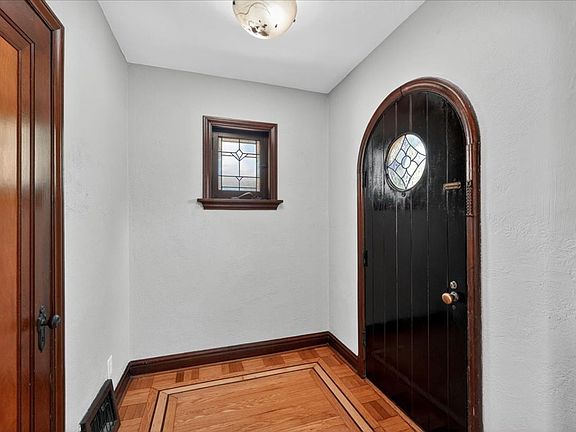 2nd image of 5452 Nagel Ave