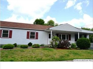 40 Lakeview Dr, South Toms River, NJ 08757