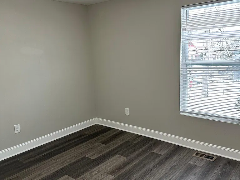 1488 E Fulton St — Photo 18
