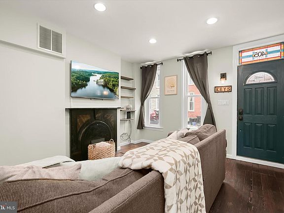 3rd image of 405 E Clement St