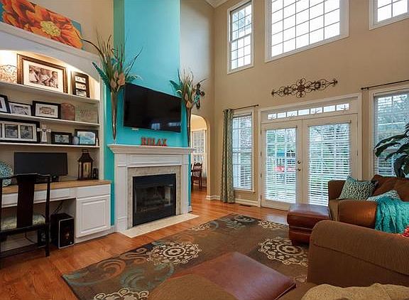 3rd image of 1 Fox Mill Ct