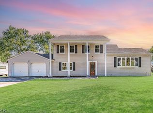 3 Cherry Ln, Parsippany, NJ 07054