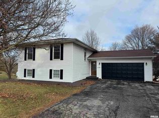 110 Brandy Dr, Mackinaw, IL 61755