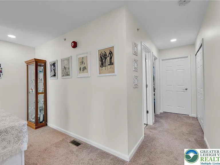 991 King Way — Photo 26