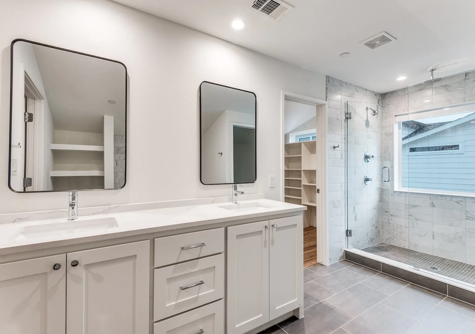 3 bedroom Lakewood Townhome Walking Distance to Whole Foods and all of your favorites! — Photo 2
