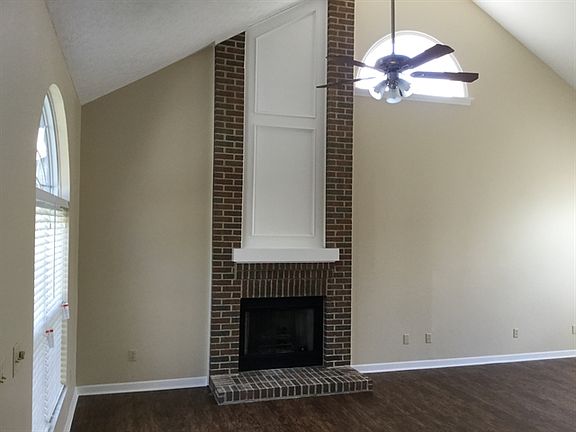 3rd image of 133 Clayburn Dr