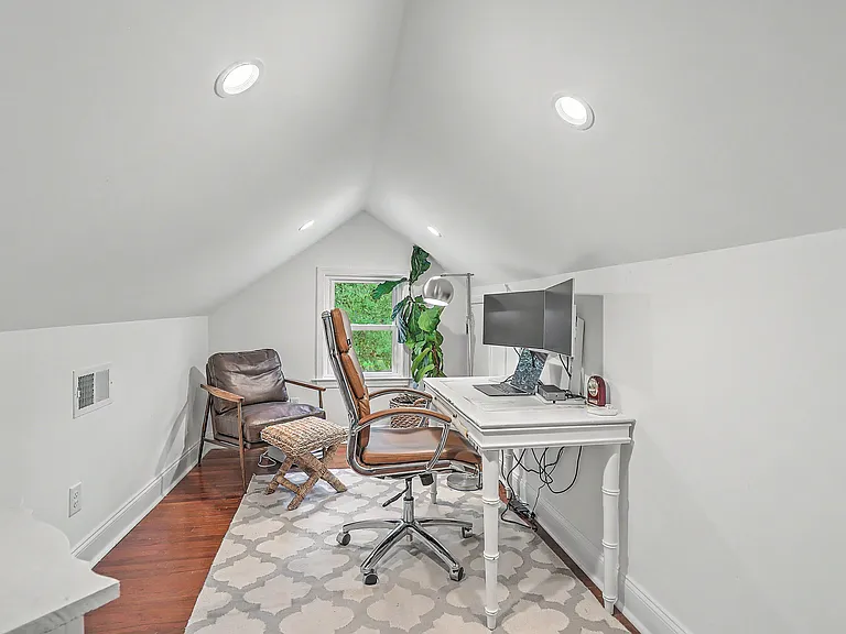 94 Gordon St — Photo 22
