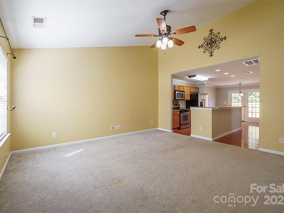 3rd image of 2007 Wexford Way