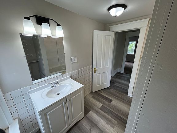 3rd image of 109 Kent Ct