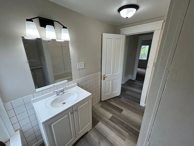 109 Kent Ct — Photo 3