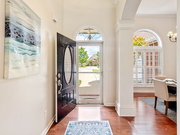 5th image of 1077 Nealcrest Cir