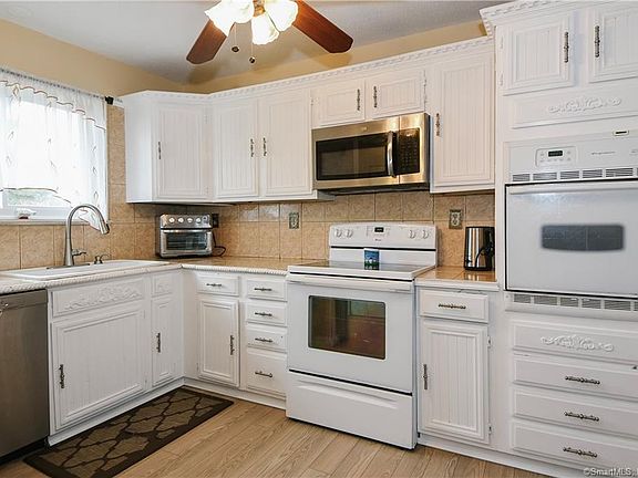 5th image of 13 Spice Hill Dr #13